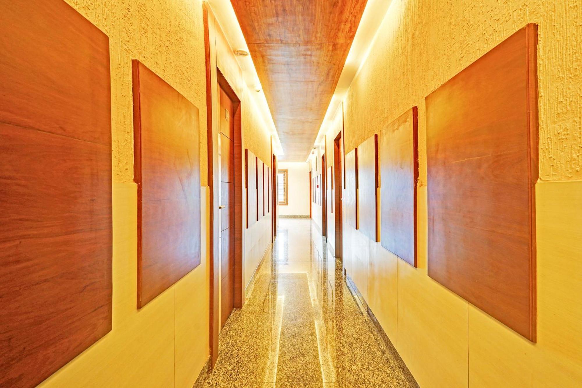 Super Townhouse Indiranagar Bangalore Exterior foto