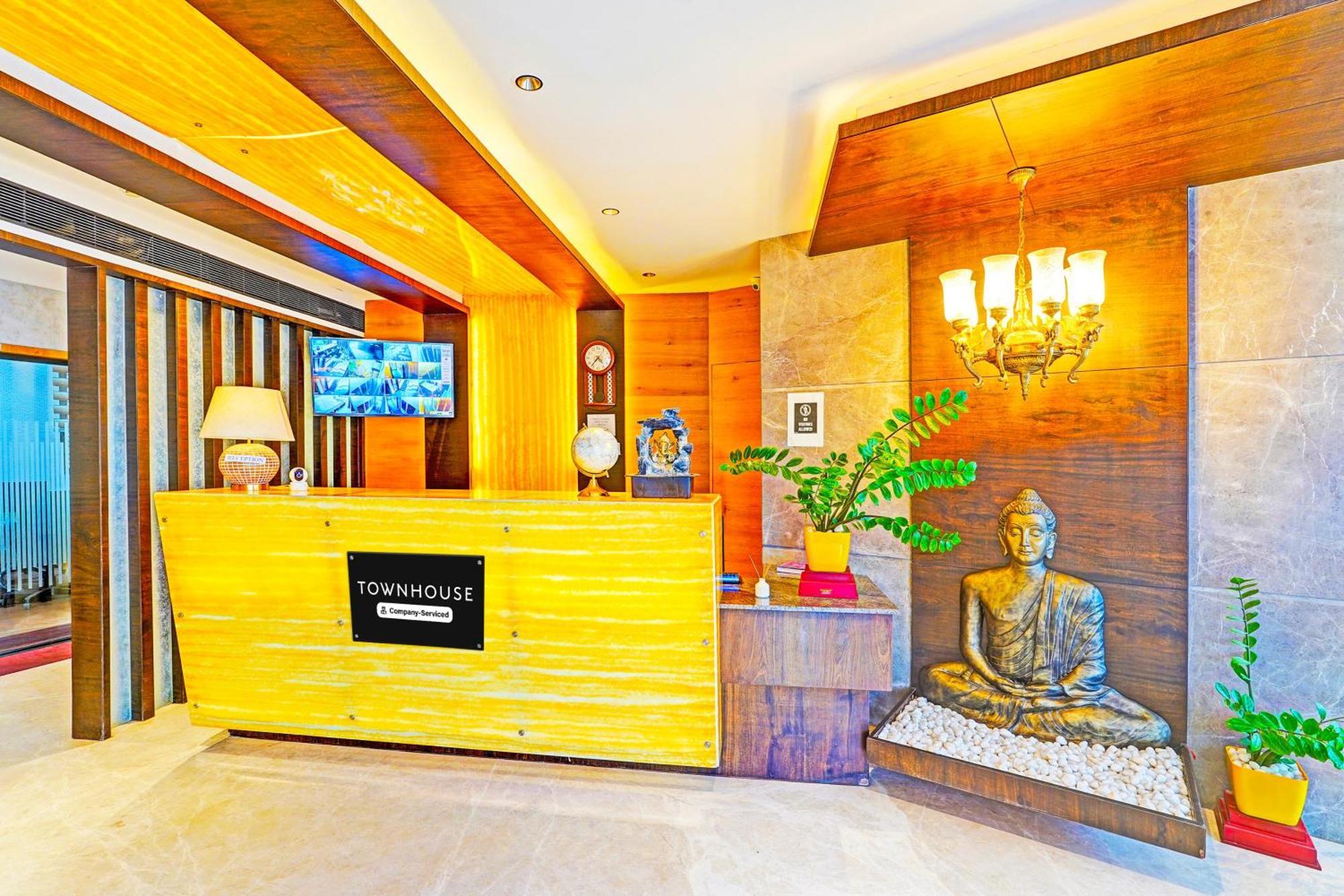 Super Townhouse Indiranagar Bangalore Exterior foto